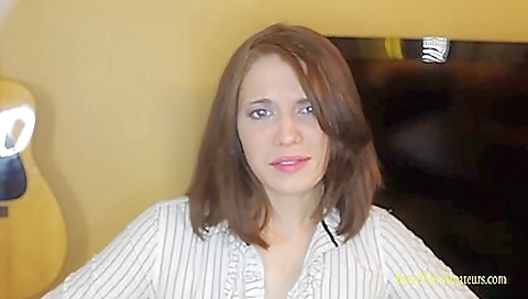 Amateur brunette babe with small tits and a lovely face