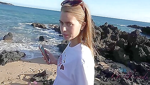 amateur blonde girl getting her pussy pounded on the beach