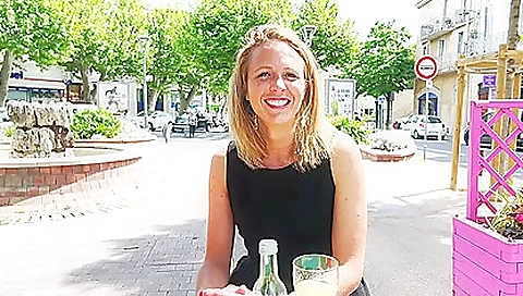 Blonde with a nice face helps a client with a problem