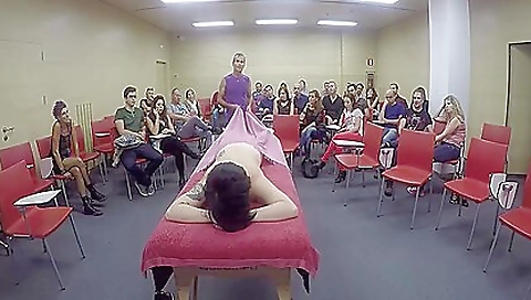 Amateur woman gets her anal fucked in a massage class