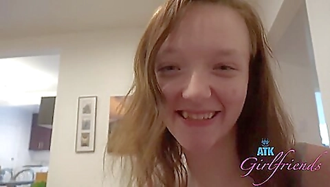 Amateur teen gets fucked in her pussy and gets creampied