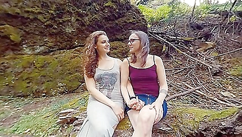 Brunette hottie in a tattooed body is casting in VR