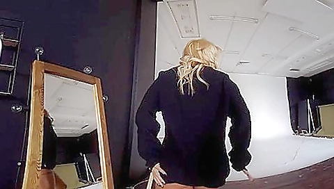 Sexy and hot babe in red lingerie makes her way to the vr porn